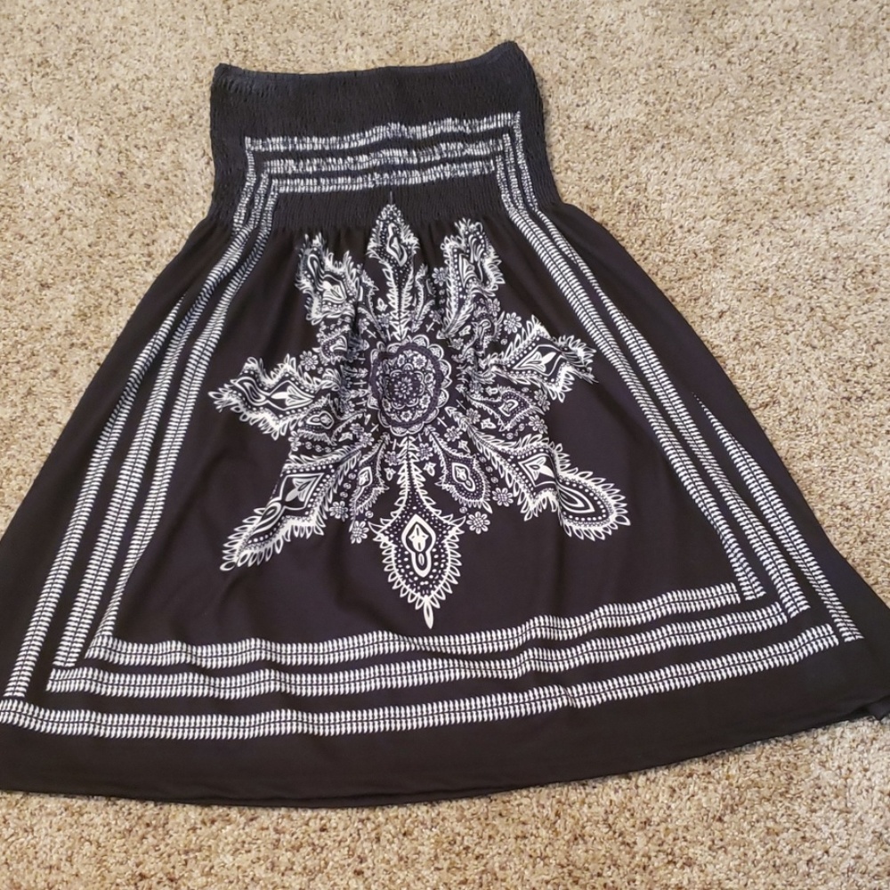 Black and white strapless dress